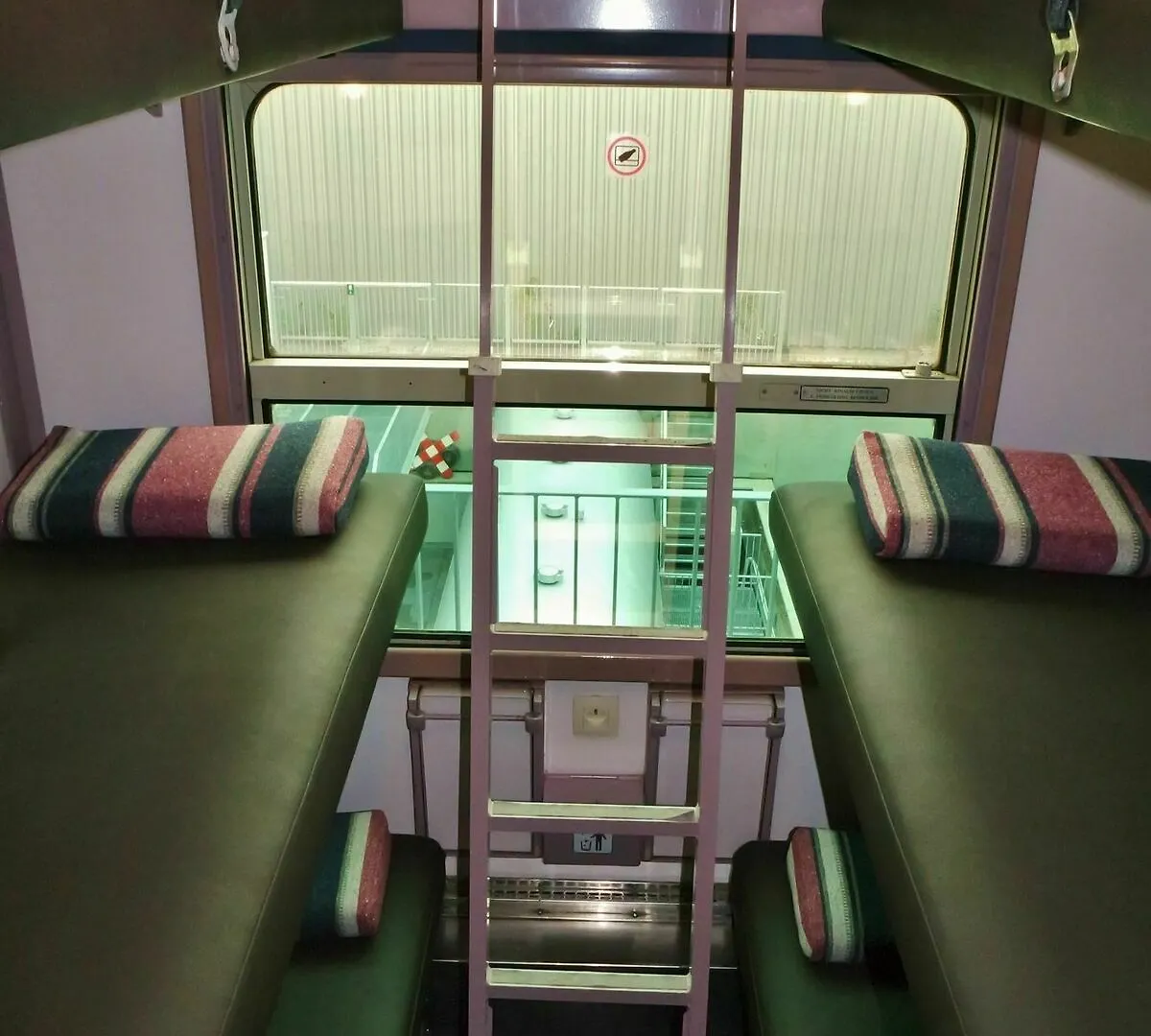 Train Cabin Hostel Schaerbeek 0*, Bruselas Bélgica