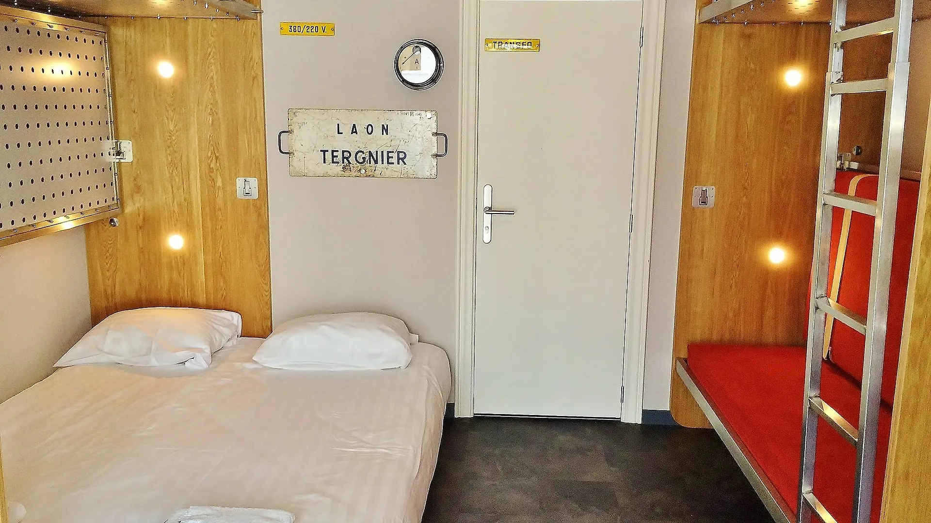 Train Cabin Hostel Schaerbeek Belgien