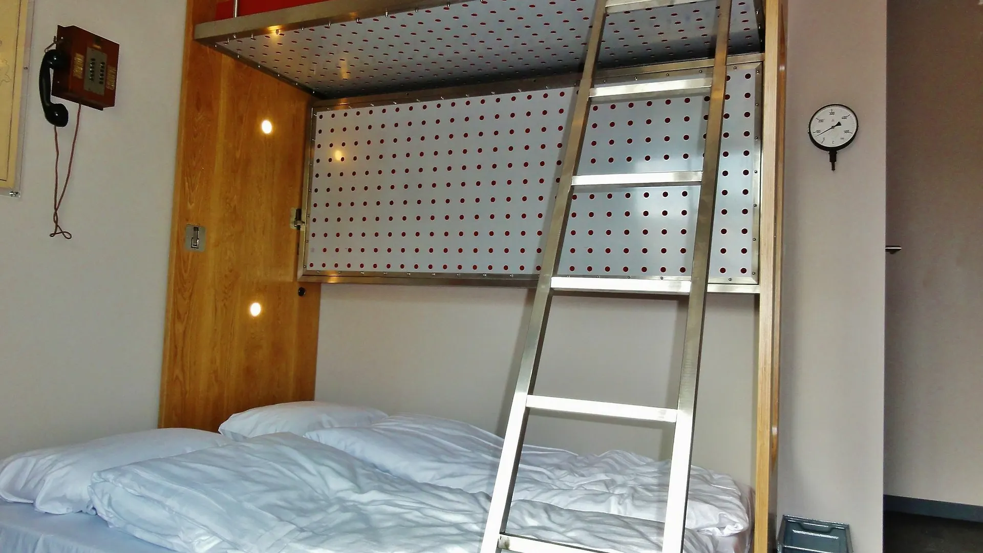 Train Cabin Hostel Schaerbeek Belgien