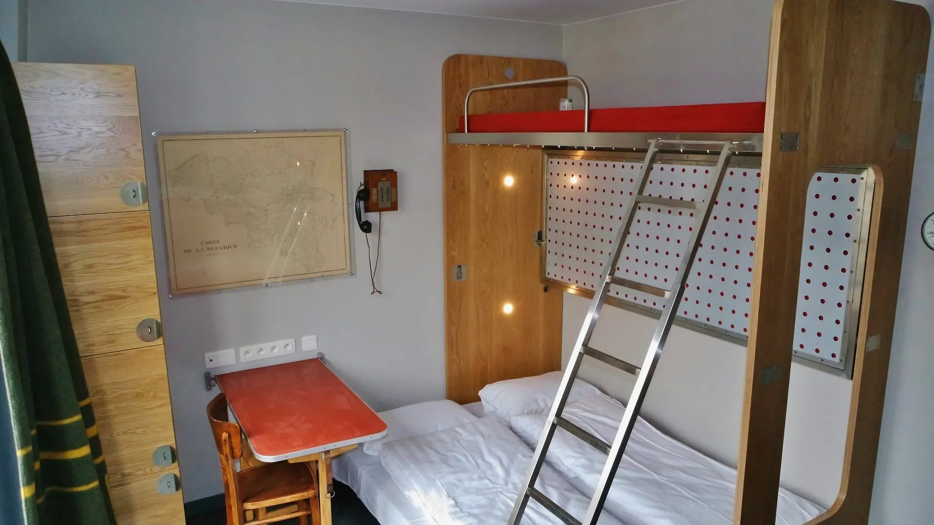 Train Cabin Hostel Schaerbeek