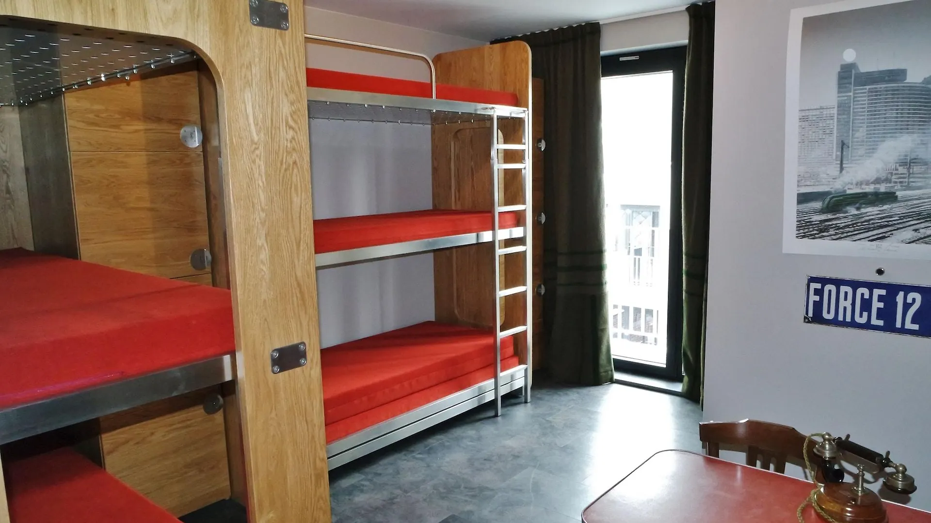 Train Cabin Hostel Schaerbeek Belgio